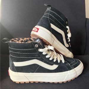 Vans Sk8-hi Shoes (Women’s 8.5 / Men’s 7)